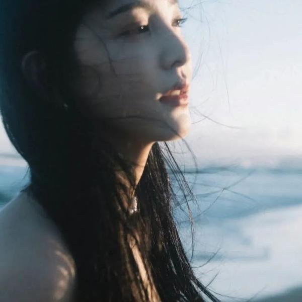 眼里余光都是你